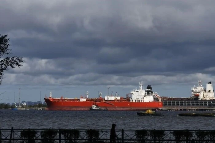 Швеція зафіксувала військових РФ на танкерах «тіньового флоту» у Балтійському морі