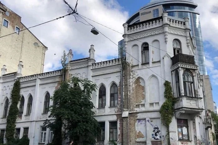 Суд підтвердив повернення флігеля Садиби Терещенків у власність Києва