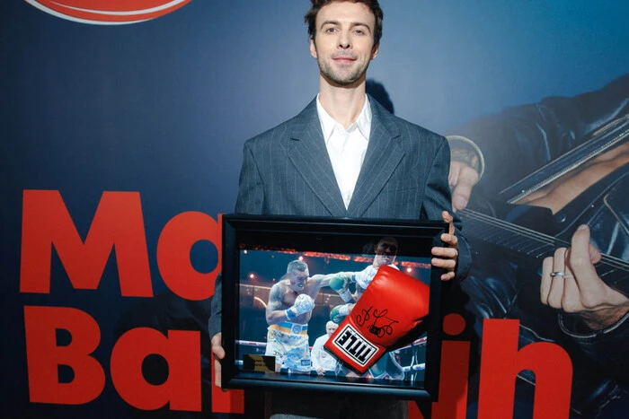 На концерті Макса Барських благодійний фонд Олександра Усика зібрав кошти для ЗСУ (фото)