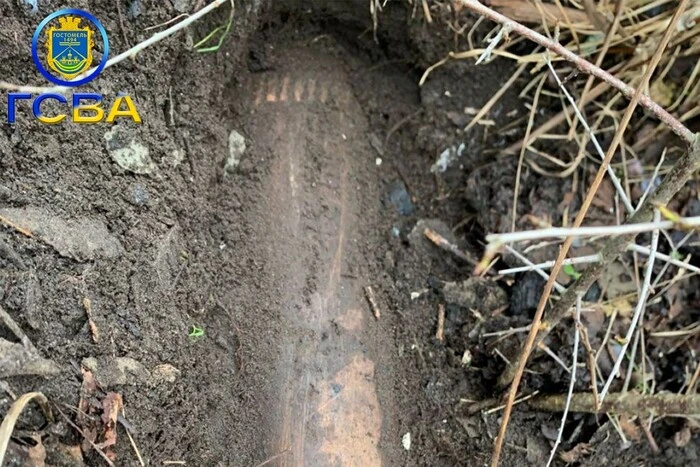 В селі Мощун чоловік натрапив на вибухівку на власному подвір'ї (фото)