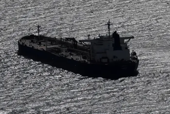 Танкери з російською нафтою застрягли біля Китаю – Bloomberg