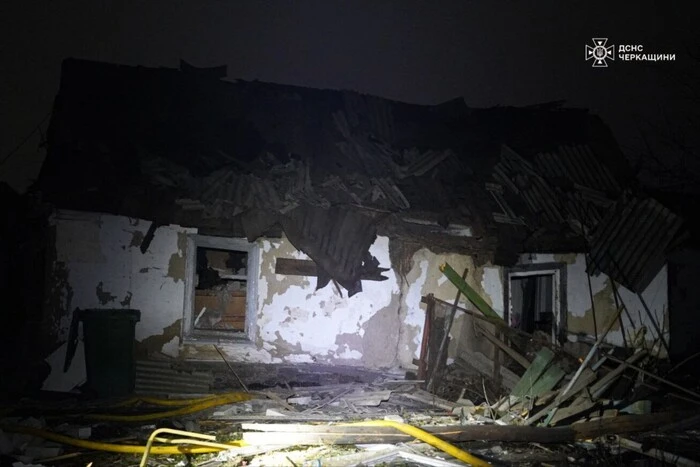 Масована атака безпілотників на Черкаси: зʼявилися фото наслідків