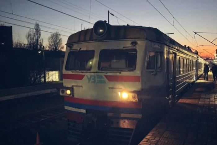 На залізничній станції у Вишневому потяг збив 17-річного юнака