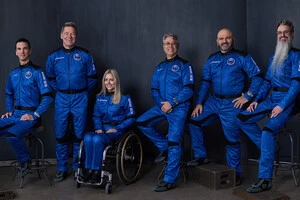 Екіпаж NS-37 складався з шістьох людей, серед яких і Міхаела Бентхаус, інженерка з травмою спинного мозку