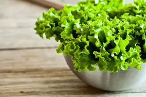 Фахівці запевняють, що інцидент не створює загрози для споживачів, оскільки заражена продукція не потрапила на ринок