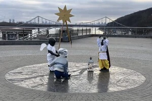 Малюків-засновників Києва на Поштовій площі традиційно перевдягнули до свята