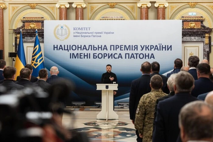 Зеленський відзначив премією Патона 73 науковців