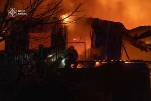 Пожежа у приватній садибі на вулиці Золотій у Києві