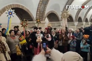 Колядники на станції метро «Золоті ворота»