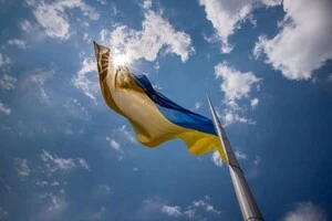 Прапор залишиться приспущеним до покращення погодних умов