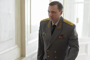 Садовенко закінчив Рязанське вище повітряно-десантне командне училище