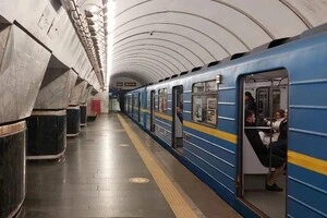 У Києві обмежено рух червоною лінією метро