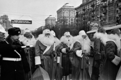 Дід Мороз – дід російського солдата. Як змінювалося святкування Нового року в Києві за останнє століття