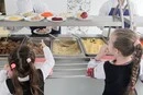 Усі школярі отримуватимуть безкоштовне харчування: уряд назвав терміни