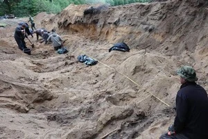 У Пужниках фахівці планують продовжити пошукові та ексгумаційні роботи