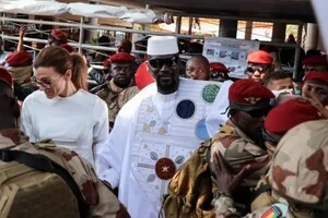 Думбуя прийшов до влади у 2021 році, усунувши від посади чинного президента Альфу Конде