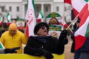 Силовики застосували сльозогінний газ та жорсткі методи розгону демонстрантів