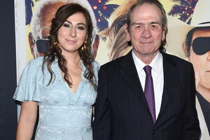 Томмі Лі Джонс разом з донькою зіграли в культовій стрічці «Люди в чорному II»