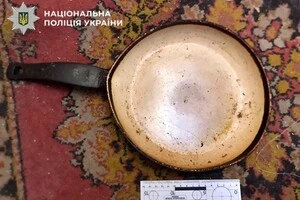 28-річний мешканець Троєщини влаштував конфлікт із батьком і бабусею, в ході якого схопився за сковорідку