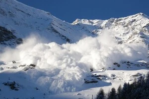 ДСНС попереджає про лавини середньої небезпеки у Закарпатті