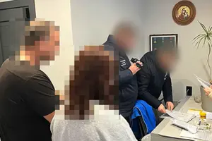 За даними слідства, правоохоронець заволодів коштами державної одноразової грошової допомоги, виплаченої батькові військовослужбовиці Національної гвардії