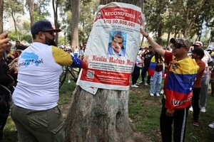 Плакат, на якому пропонують до $50 млн за інформацію, що призведе до арешту Мадуро, у Лімі, Перу, 3 січня 2026 року 