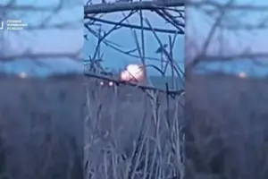 У результаті мінно-вибухового ураження загорівся військовий автомобіль КамАЗ, який перевозив особовий склад ворожого підрозділу