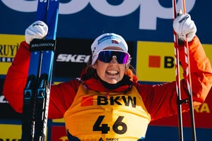 Свою дебютну перемогу на етапах Кубка світу Кароліне здобула в швейцарському Давосі 