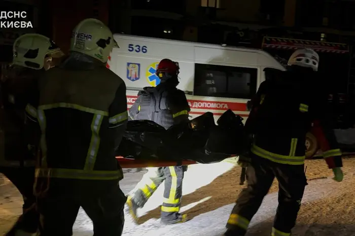 У Києві пролунали вибухи, через атаку РФ виникла пожежа