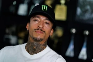 Г'юстон є чинним чемпіоном світу у дисципліні «стрит» (виді, де трюки виконуються на перилах, сходах, бордюрах)