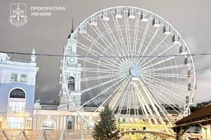 «Колесо огляду» привезено із Франції й встановлено на Подолі у 2017 році 