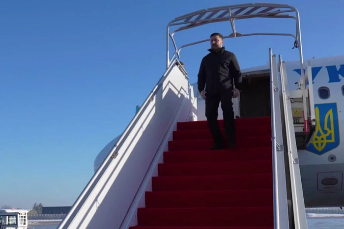 Зеленський прибув до Парижа