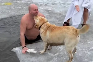 Актор студії «Квартал 95» Юрій Ткач показав крижане занурення