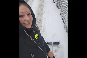 Софія Федина розчистила вулицю від снігу