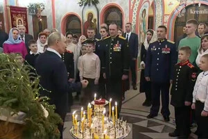 Путін звернувся насамперед до дітей військових, заявивши, що вони «мають право пишатися» своїми батьками.