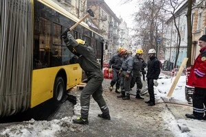 Рятувальники допомогли деблокувати тролейбус у Шевченківському районі