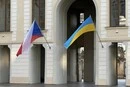 У Чехії з будівлі парламенту знято прапор України. Речниця уряду назвала причину