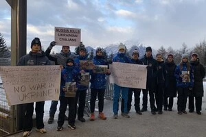 Українці та латвійці провели акцію проти участі росіян у Кубку Європи зі скелетону