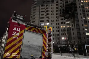 Пожежі та руйнування також зафіксовані в Деснянському, Печерському та Шевченківському районах