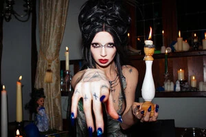 Bambie Thug також відома своєю підтримкою Палестини та Гази