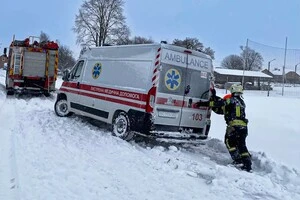 Погана погода значно ускладнила роботу медиків