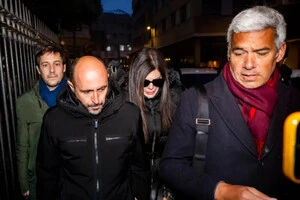 У Швейцарії відбулося слухання щодо справи власника бару та його дружини, де сталася пожежа