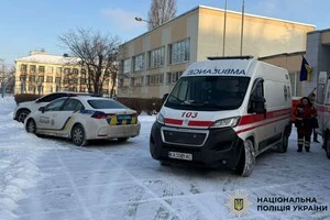 На місці події працюють слідчо-оперативна група, ювенальні поліцейські та психологи