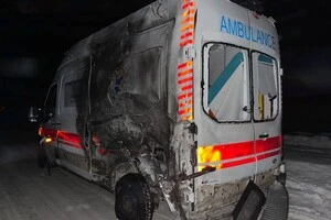 Пошкоджений автомобіль екстреної медичної допомоги