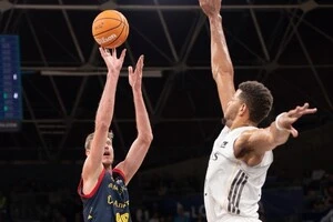 Пустовий відіграв 19 хвилин, набрав 12 очок, зібрав 4 підбирання, поставив 1 блок-шот