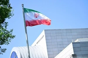 Під час протесту в Берліні зірвали державний прапор Ірану