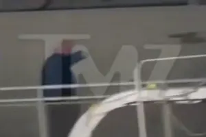 Трамп показав середній палець працівнику заводу Ford