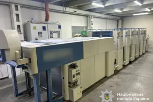 Наразі слідчі продовжують встановлювати всі обставини злочину, канали збуту та можливих співучасників незаконної схеми