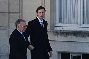 Американський лідер стверджує, що йому нічого не відомо про майбутню поїздку спецпосланців для переговорів з Путіним