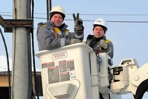 «Працюємо подекуди до першої ночі». Енергетики ДТЕК показали, як рятують Київ та область після обстрілів